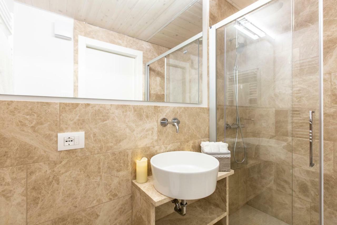 Elegant Fornasa Vecia, Canal View With A Beautiful Garden R&R Venecia Exterior foto